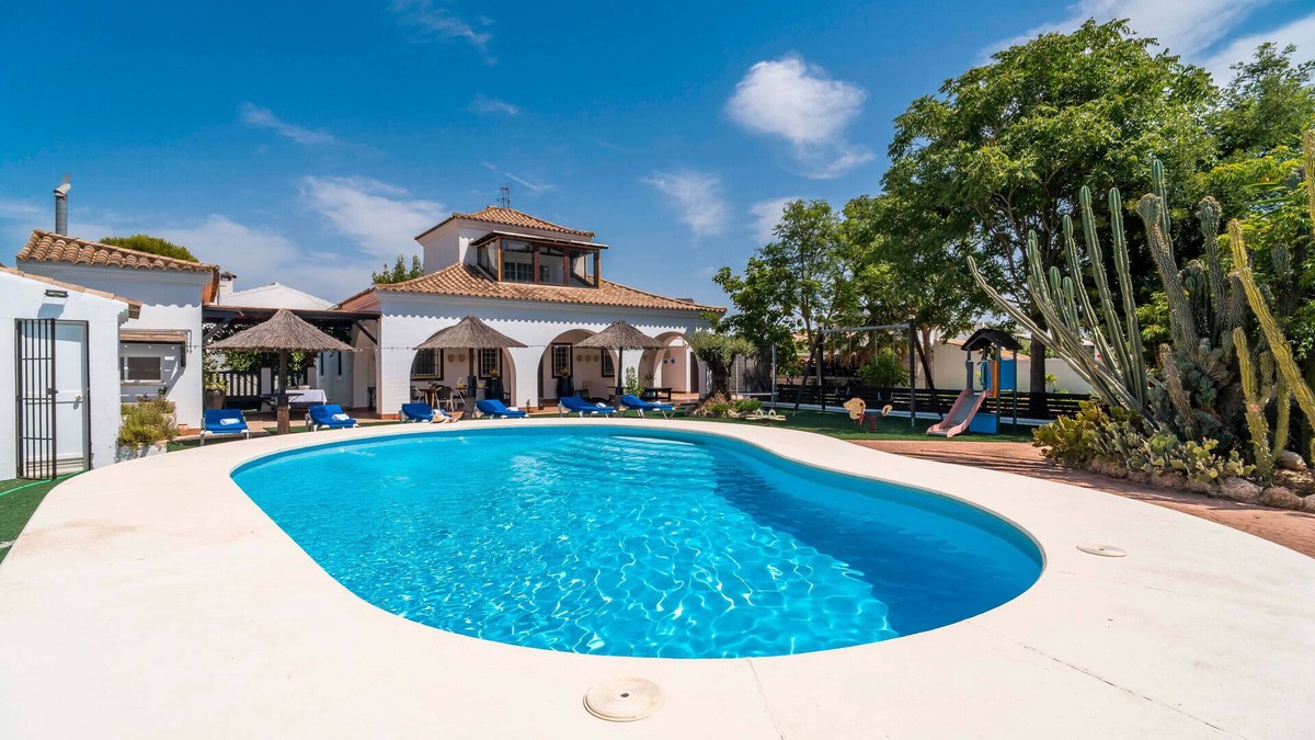 Marchena House | Country House 'La Perla' with Private Pool, Wi-Fi, and Air Conditioning