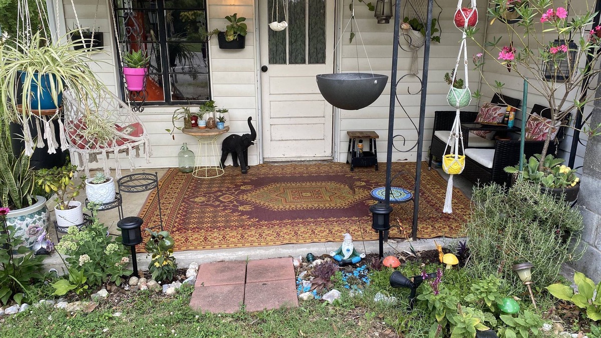 Pelham House | Country home 15 min to Bonnaroo farm & 10 min to the Caverns w Jacuzzi hot tub