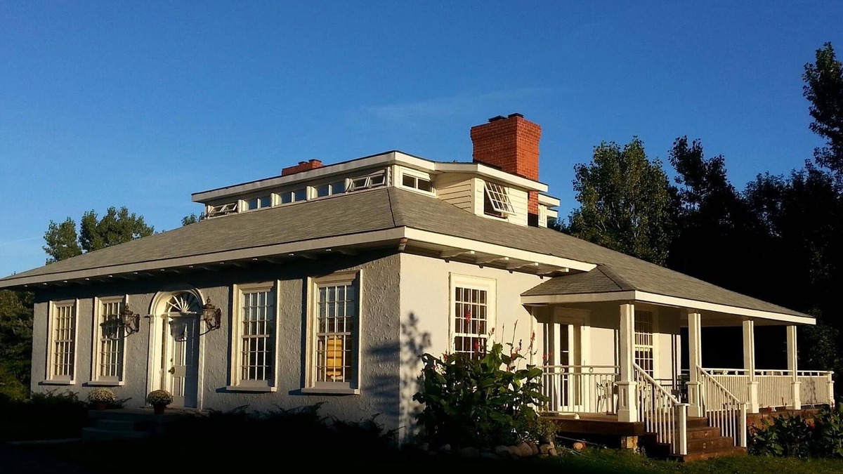 Consecon Cottage | Country home 5 bdrs, 6 baths, yoga/art studio, large garden near wineries +beach