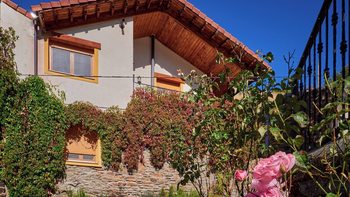 La Omanuela House | Country Home 'Aguas Frías I' with Mountain View, Private Terrace and Wi-Fi