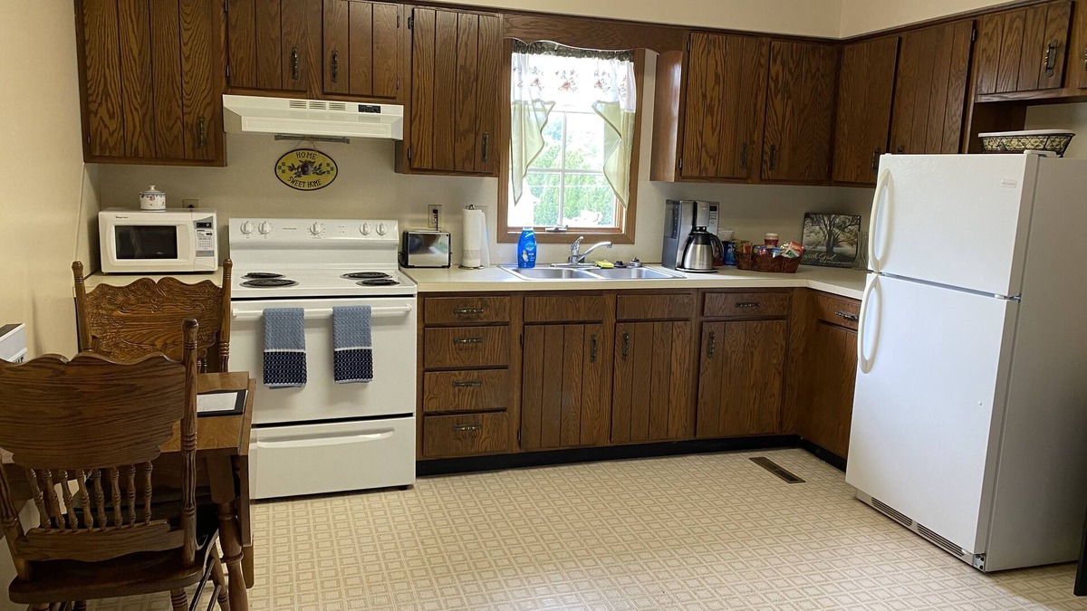 West Salem House | Country Home and Retreat Sleeps 14