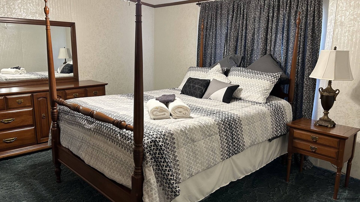 South Hill House | Country Home located close to town and Country Club
