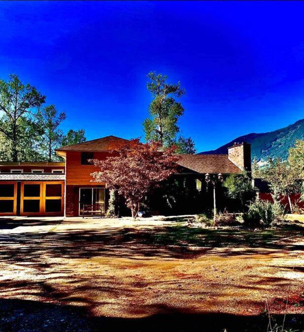 Port Alberni House | Country home, Sleeps 6 pets friendly