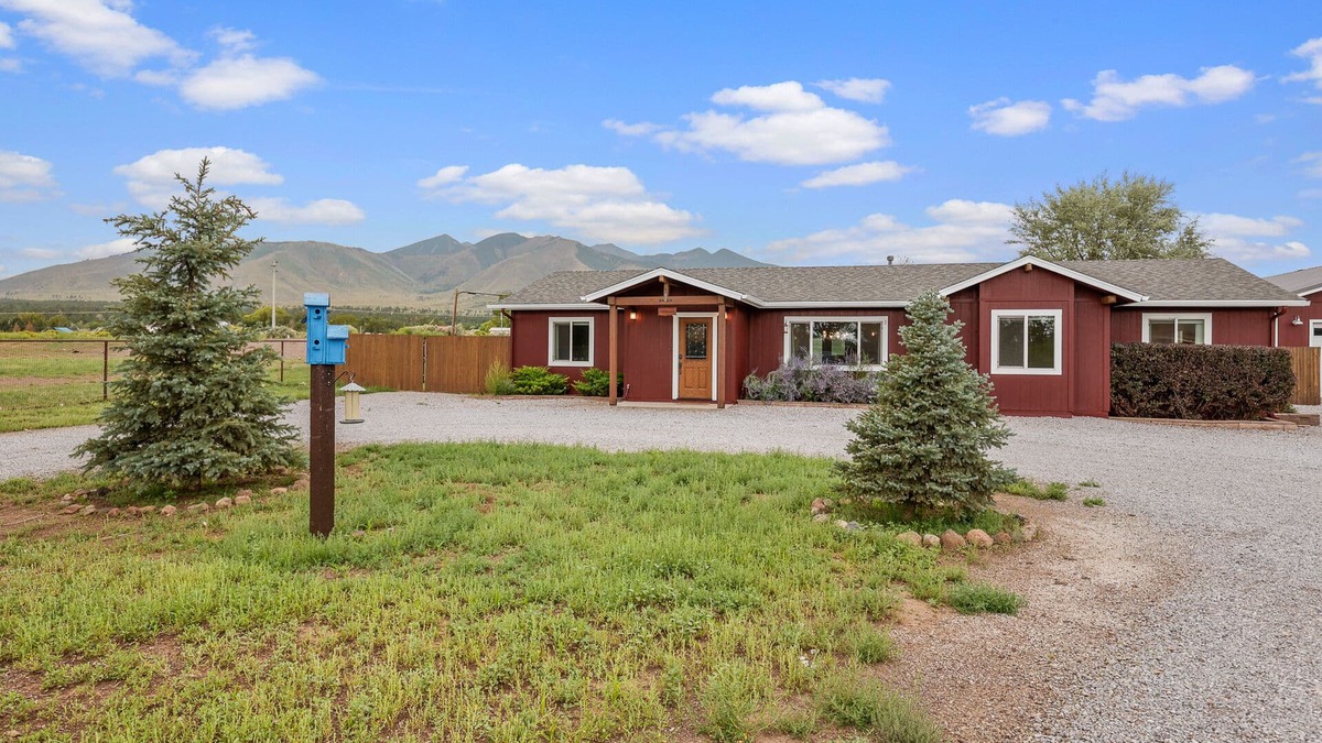Flagstaff House | Country Home with Mountain Views, 4 Bedrooms, A/C, Allows Pets!