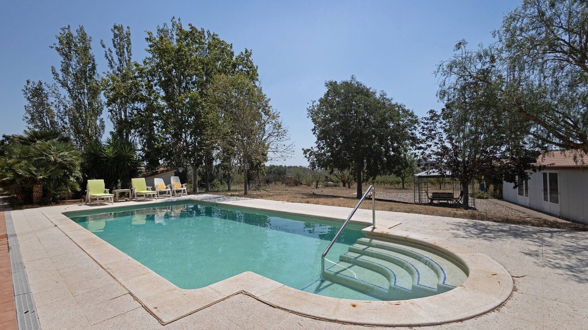 L'Avella Villa | Country House 'La Geneta' with Private Pool, Wi-Fi and Air Conditioning