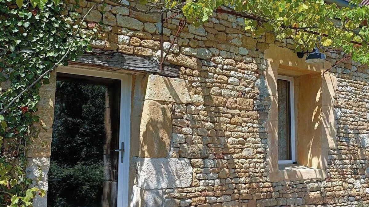 Auriac-du-Perigord Villa | Country House 'Domaine De La Salamandre' with Private Terrace and Private Garden