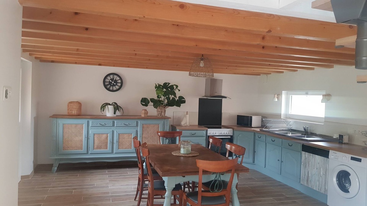 Courville-sur-Eure House | Country house by the water