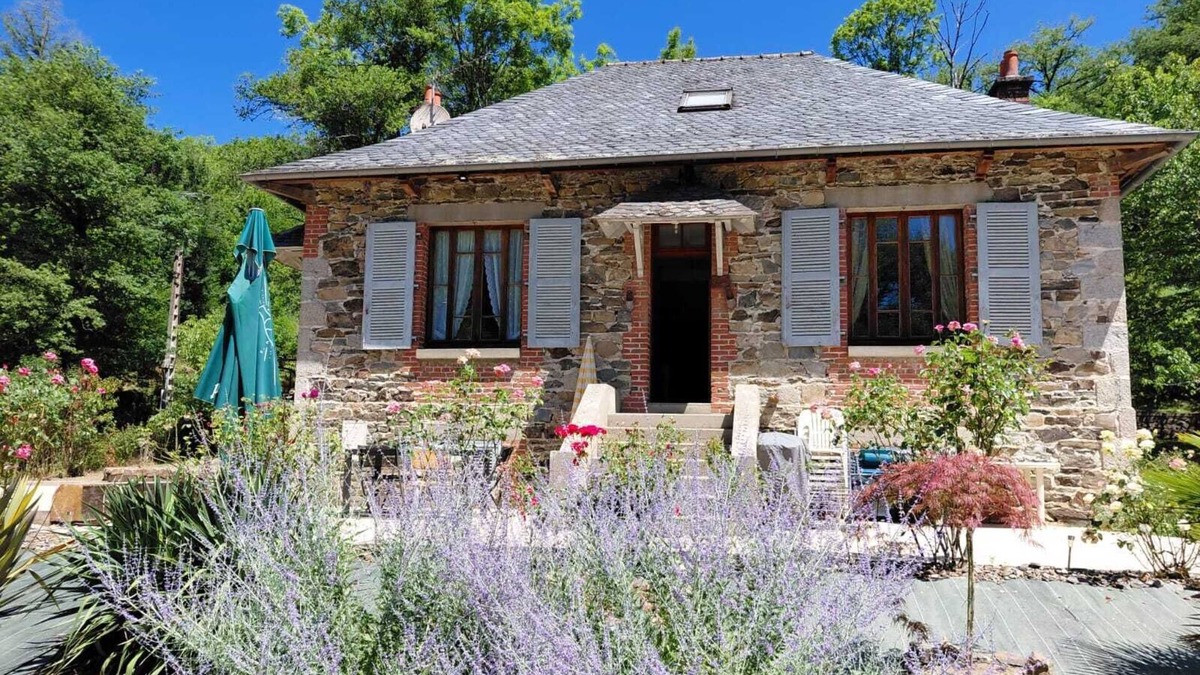 Saint-Hippolyte Villa | Country house by the river