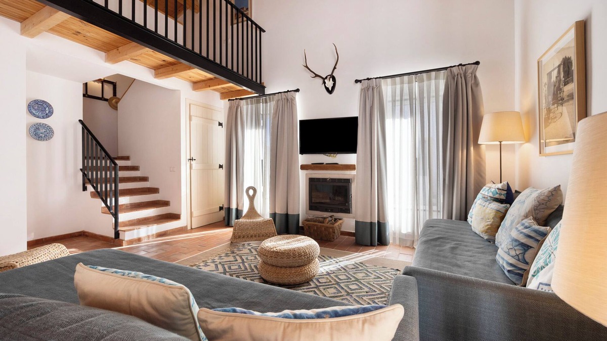 Donalda Villa | Country House "Bartolomeu Cottage" with Mountain View, Shared Pool & Wi-Fi