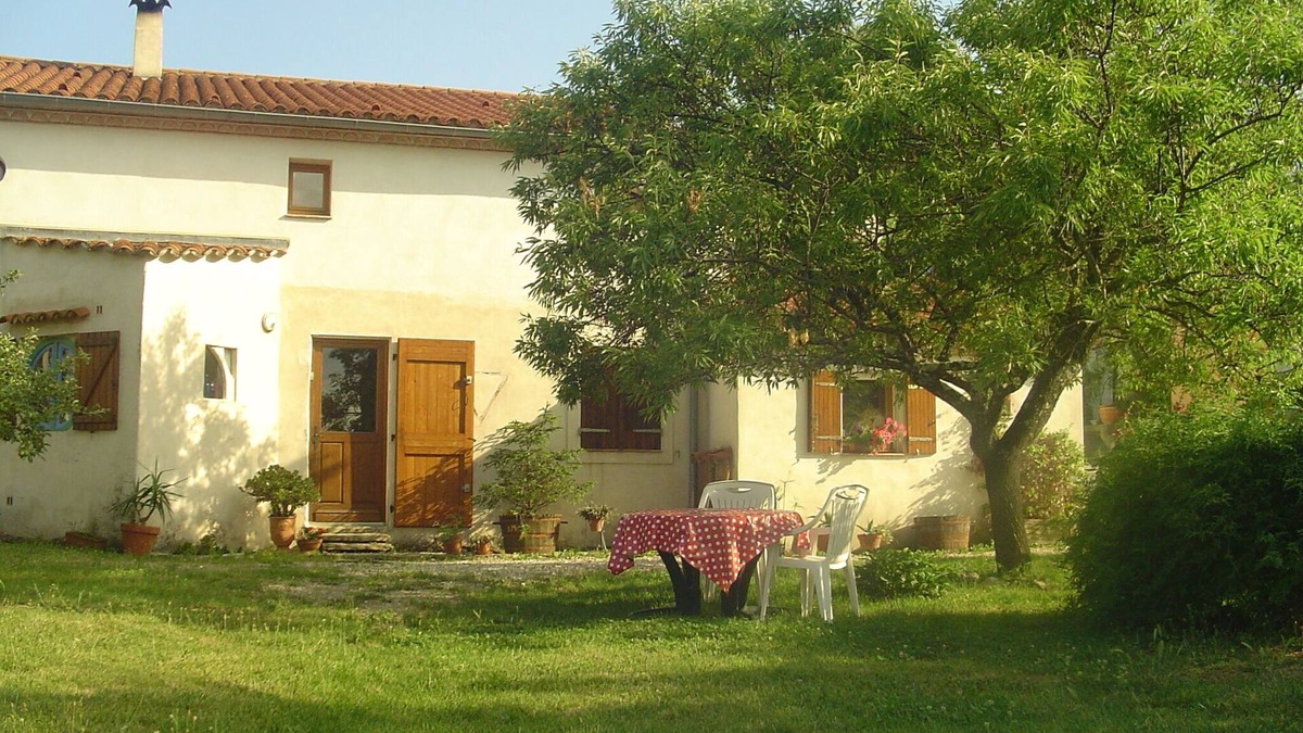 Brissac House | Country house between vineyards, scrubland and river.