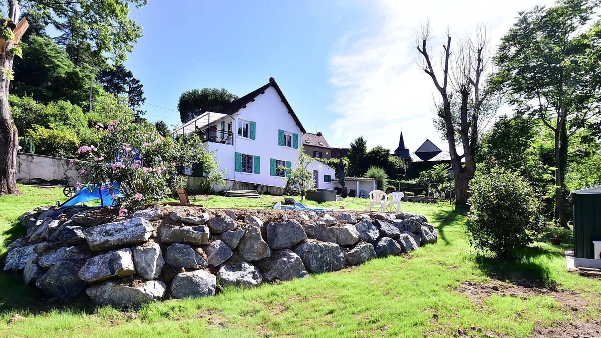 Badecon-le-Pin Apartment | Country house, bucolic garden and leisure areas