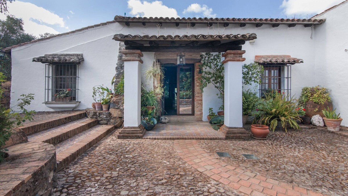 El Campillo House | Country House 'Caldera Vieja' with Mountain View, Shared Pool and Shared Garden