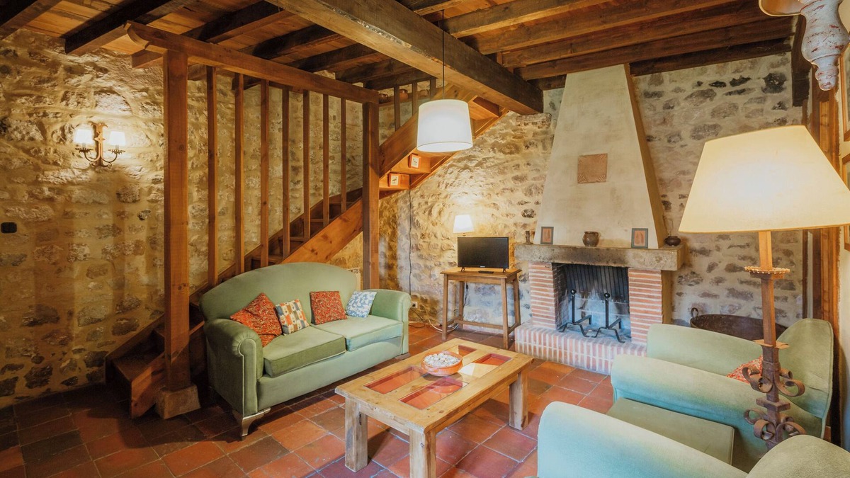 Moarves de Ojeda House | Country House 'Capellan' with Mountain View, Shared Garden and Wi-Fi