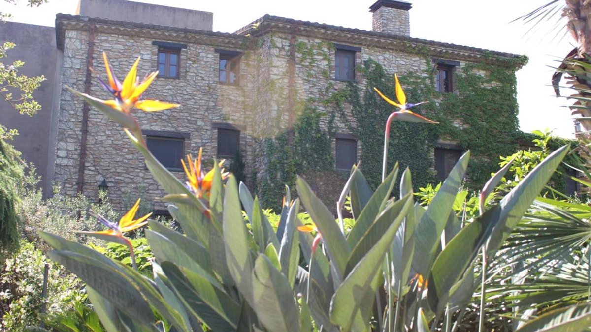 Santa Oliva Villa | Country House 'Cal Forner' with Private Pool, Wi-Fi and Air Conditioning