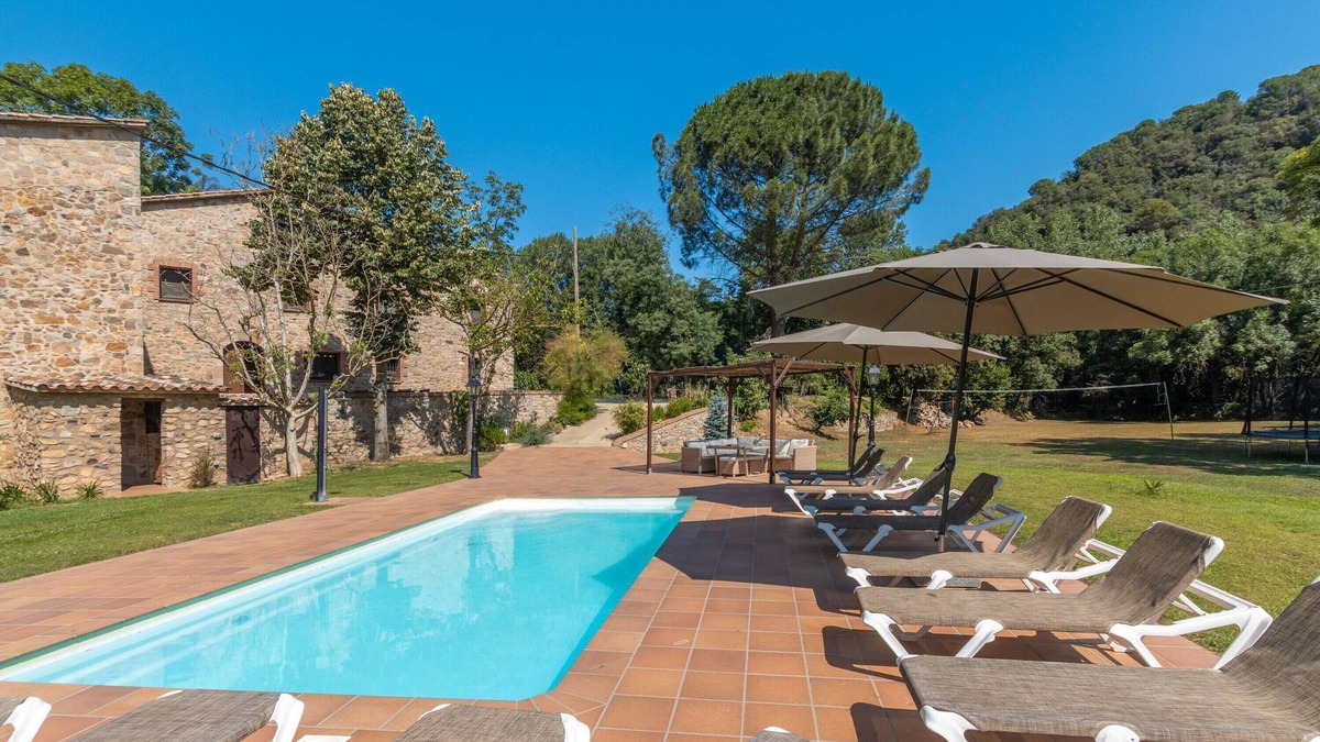 Arbucies Villa | Country House 'Can Janet' with Mountain View, Private Pool and Wi-Fi