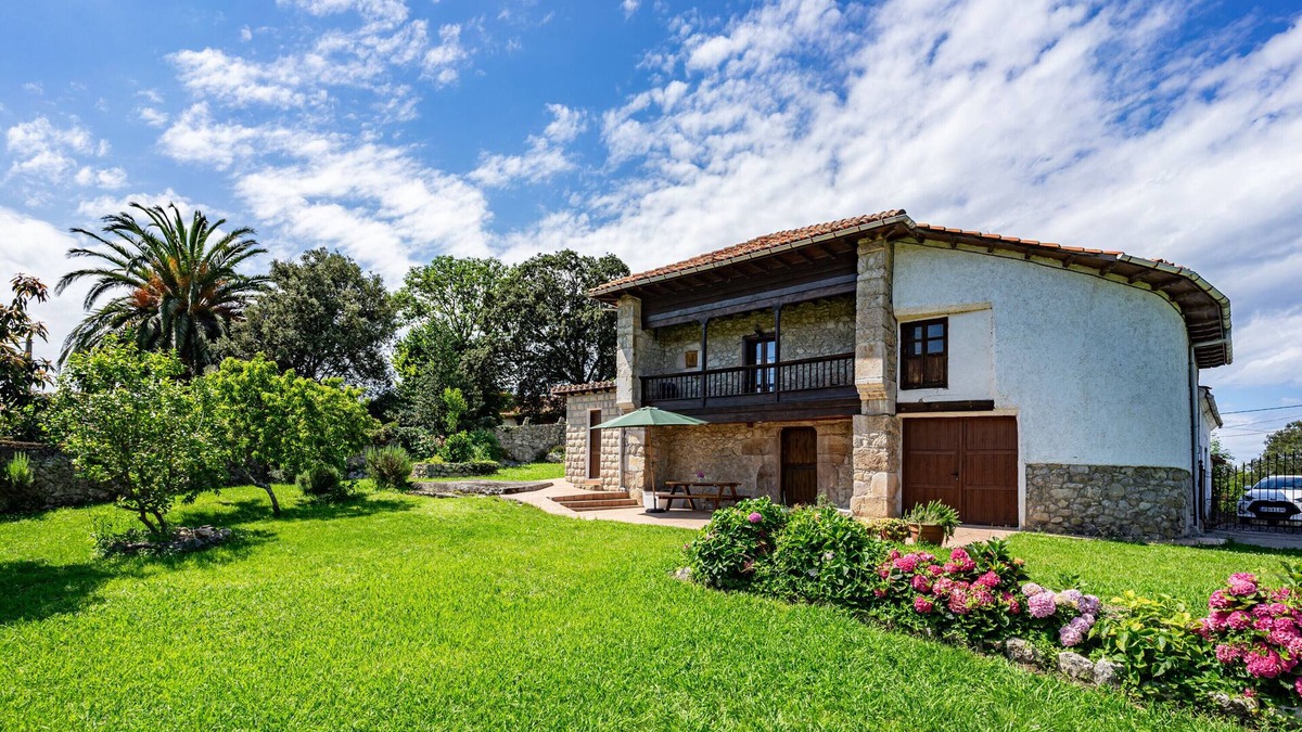 Villanueva de Pria House | Country House 'Casa María Mérica' with Private Garden and Wi-Fi