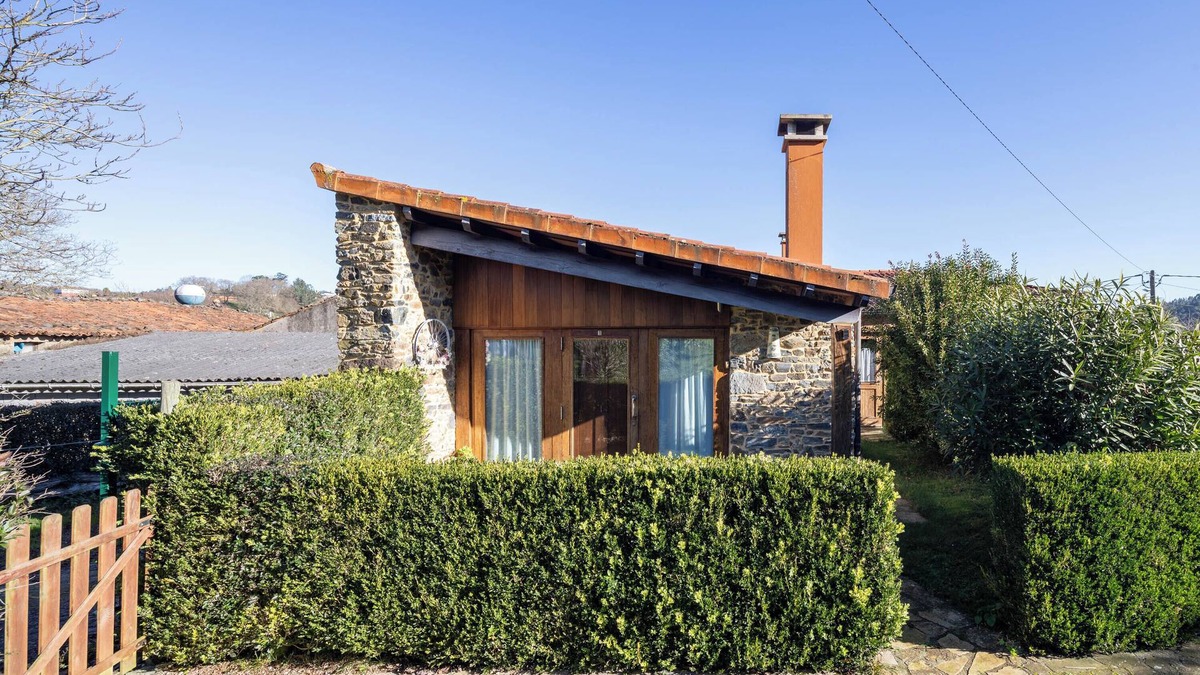 Outeiro House | Country House 'Casa Souto De Abajo Adaptada' with Shared Garden