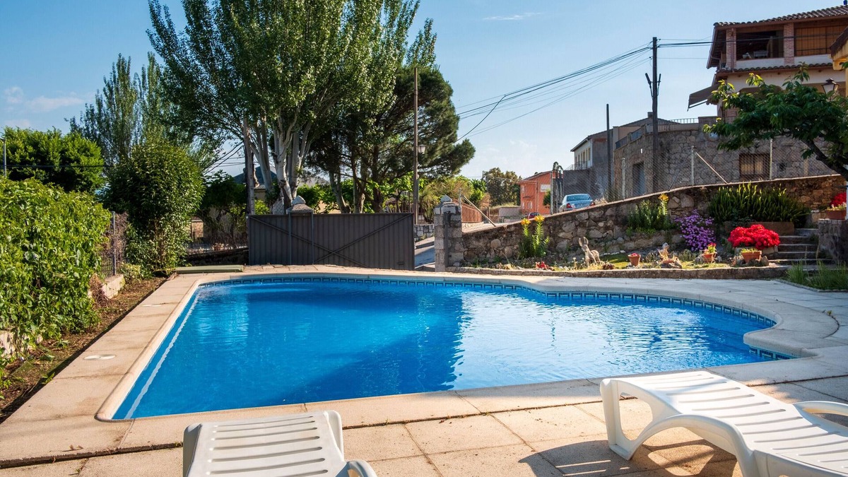 Piedralaves House | Country House 'Cuesta Del Reloj' with Mountain View, Wi-Fi and Air Conditioning