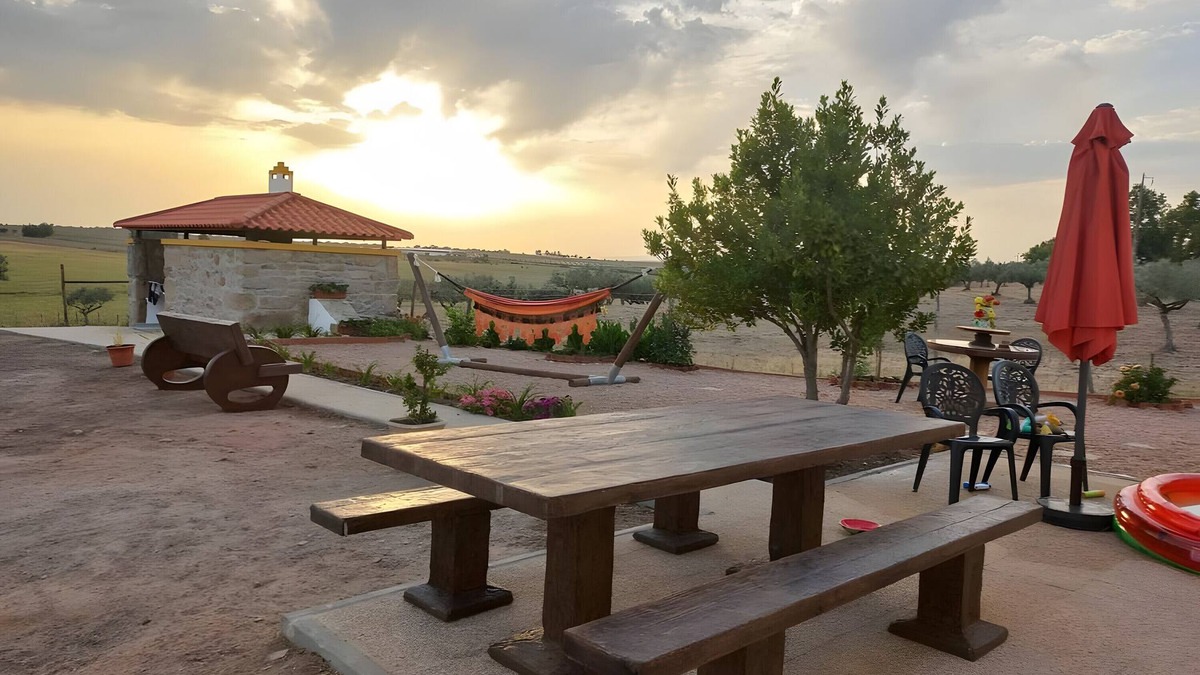 Idanha-a-Nova Apartment | Country House Das Oliveiras with Private Terrace, Shared Garden and Air Conditioning