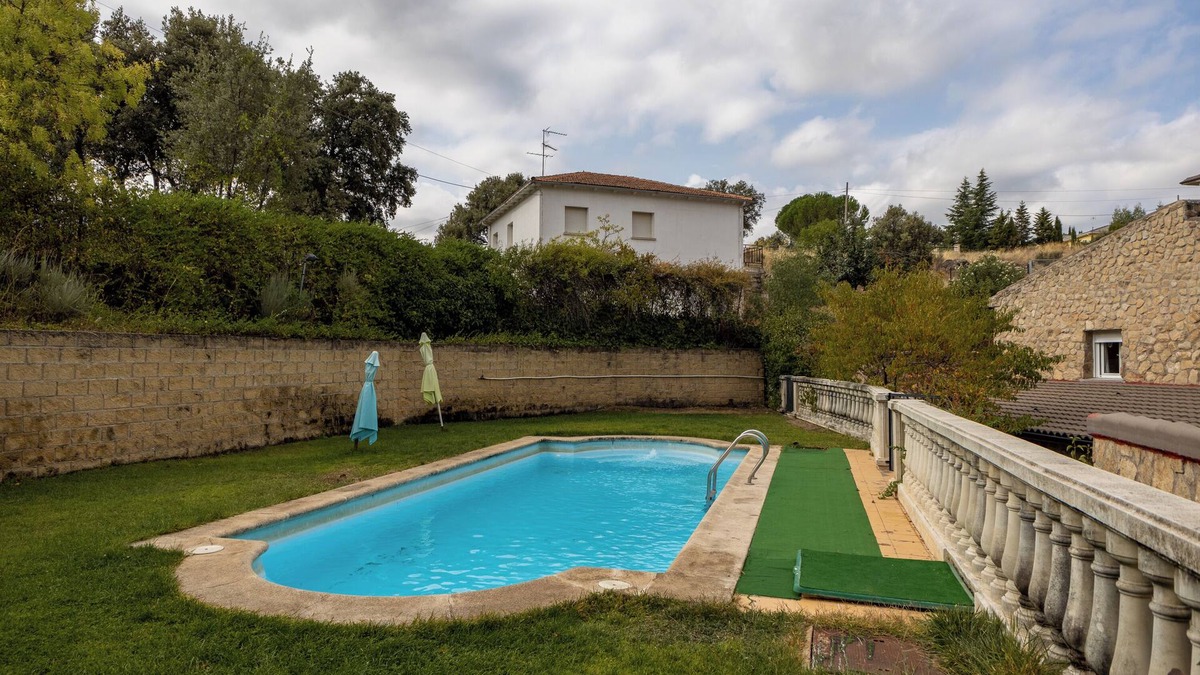 Burgohondo House | Country House 'El Calderillo' with Mountain View, Wi-Fi and Air Conditioning