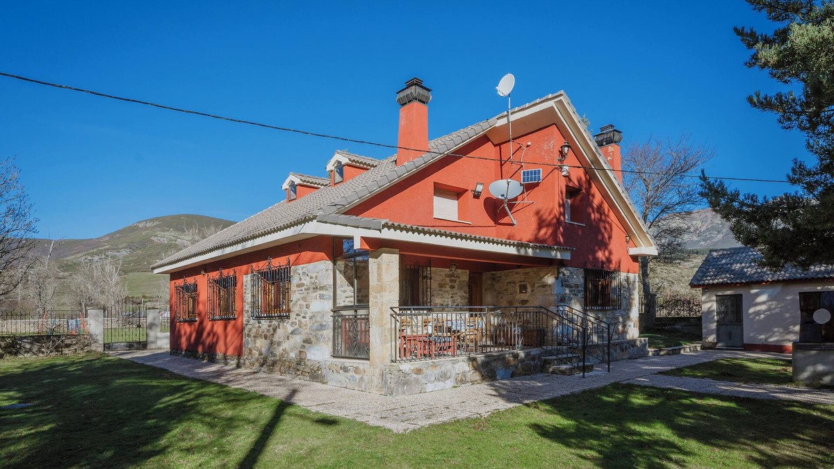 Triollo House | Country House 'El Corcal' with Mountain View, Private Terrace and Wi-Fi