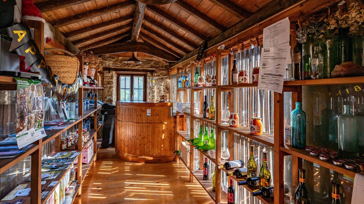 Vegadeo House | Country House 'El Desvan De Alborada Del Eo' with Mountain View, Wi-Fi and Air Conditioning