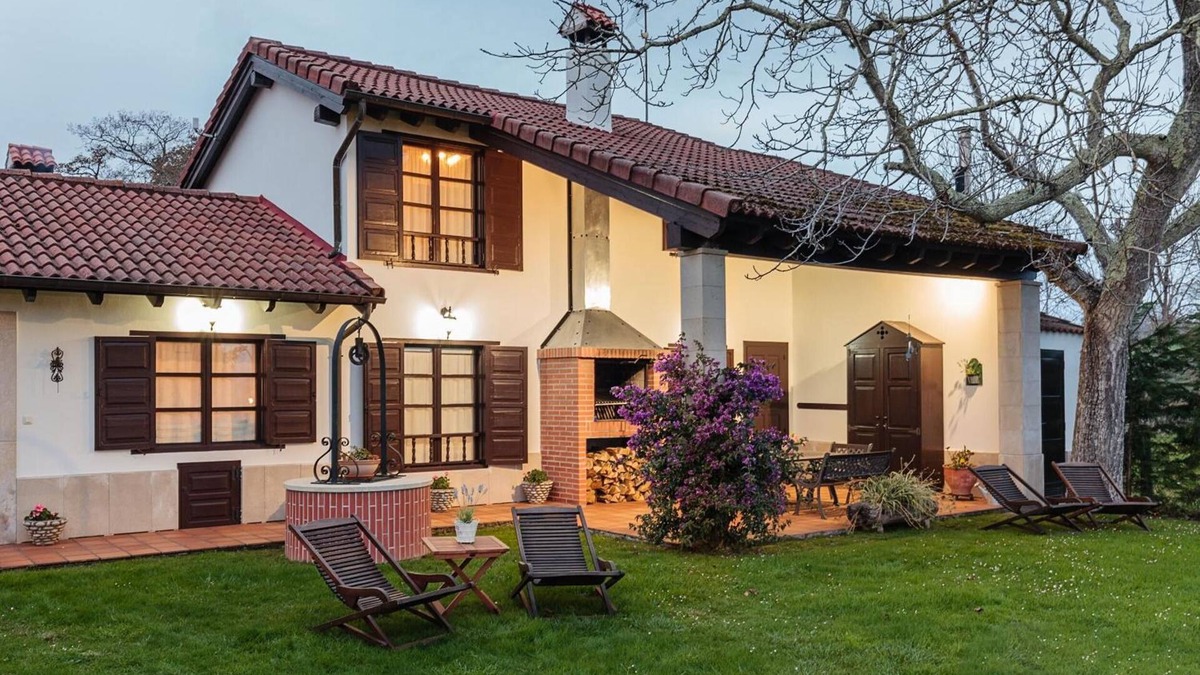 Cabranes House | Country House 'El Llagar De Naveda' with Mountain View, Private Terrace and Wi-Fi