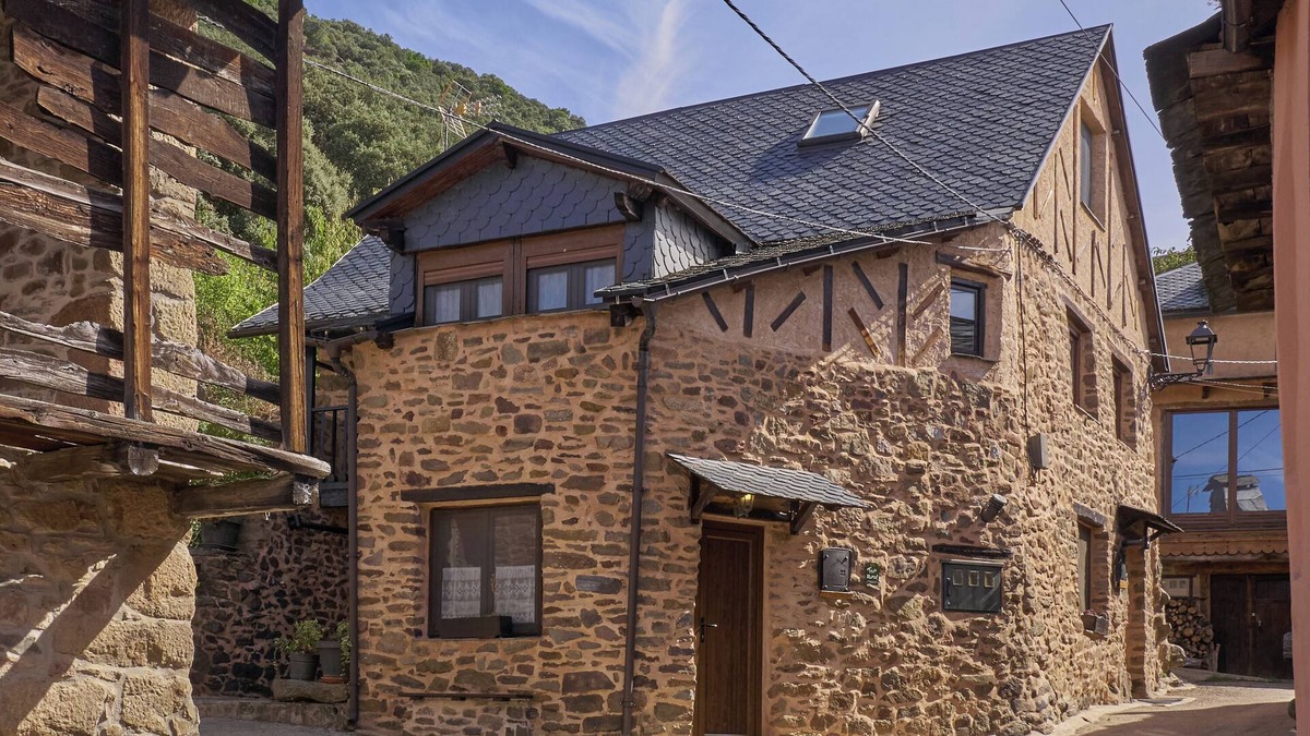 Bembibre House | Country House 'El Sardón 2' with Mountain View, Wi-Fi and Air Conditioning