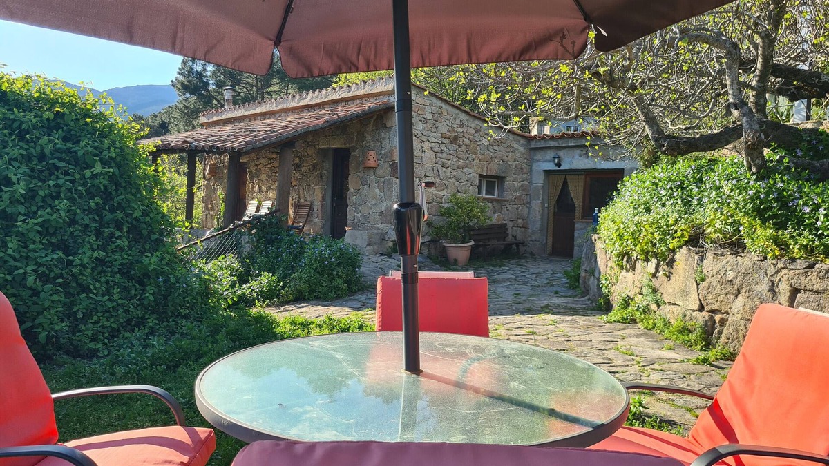 Piedralaves Villa | Country House 'El Valle' with Mountain Views, Private Pool and Wi-Fi