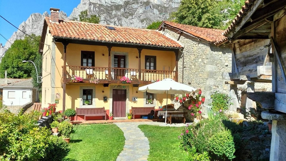 Cordinanes House | Country House 'El Jermoso' with Mountain View, Private Terrace and Wi-Fi