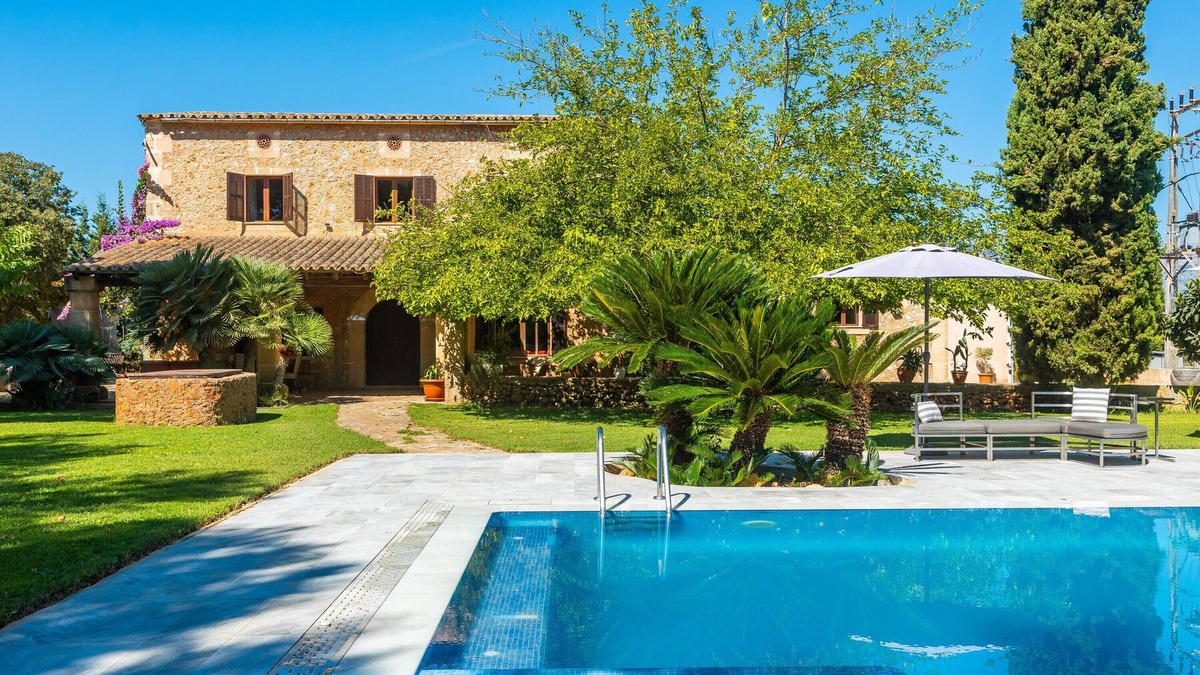 Binissalem Villa | Country House 'Es Pouet' with Mountain View, Wi-Fi and Air Conditioning