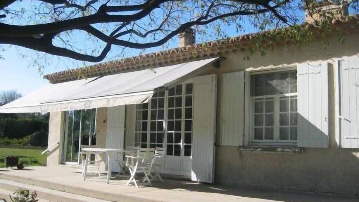 Oppede House | Country house facing the Luberon and the village of Oppède Old