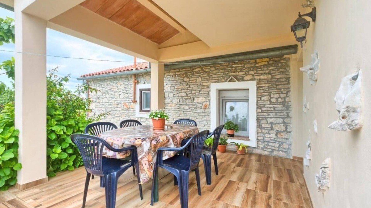 Sodici House | Country house Glavani overlooking the olive groves