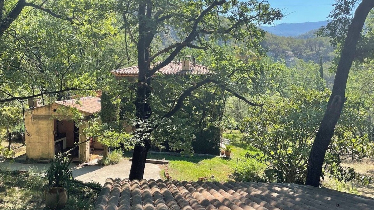 Castelli House | Country house in a natural wooded setting in a 3-hectare park