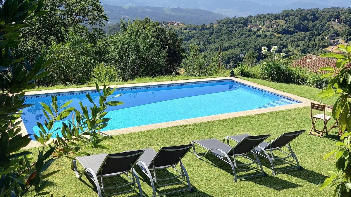 A Caniza House | Country House in idyllic location with private pool