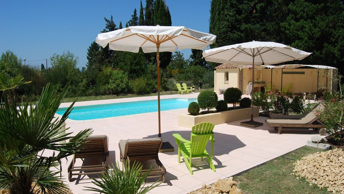 Valreas Villa | Country House in Provence with Garden Access