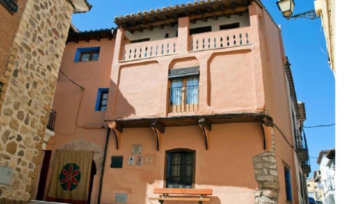 Azuara House | Country House 'Jara' with Private Terrace, Private Garden and Wi-Fi