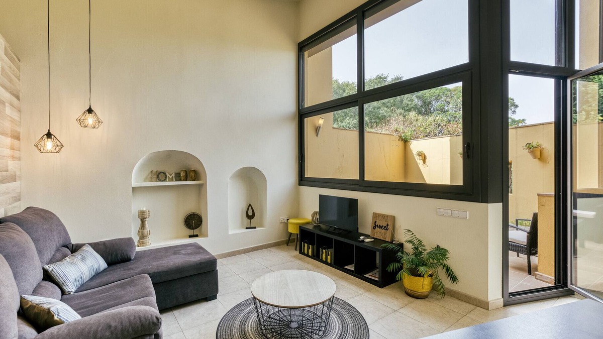Navata Villa | Country House 'L Heura' with Private Terrace, Wi-Fi and Air Conditioning