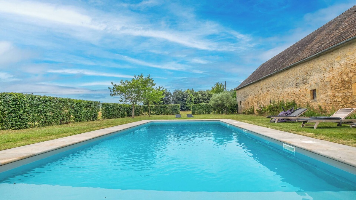 Domme Villa | Country House 'La Bourgeoisie' with Private Pool, Private Terrace and Wi-Fi