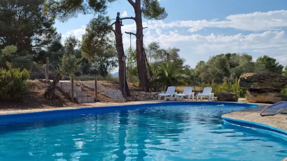 Mora d'Ebre Villa | Country House 'La Caseta' with Mountain View, Wi-Fi and Air Conditioning