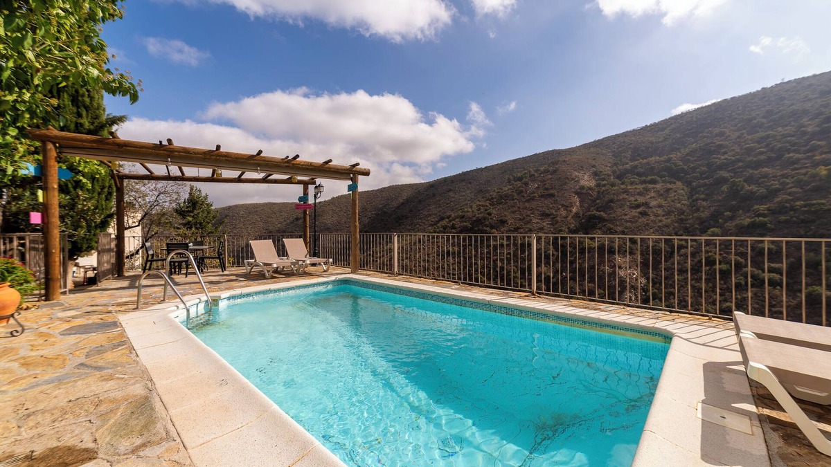 Laroya House | Country House 'La Casa Al Revés' with Mountain View, Wi-Fi and Air Conditioning