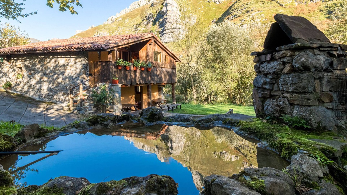 Soba House | Country House 'La Hirriria' with Mountain View, Private Terrace and Private Garden