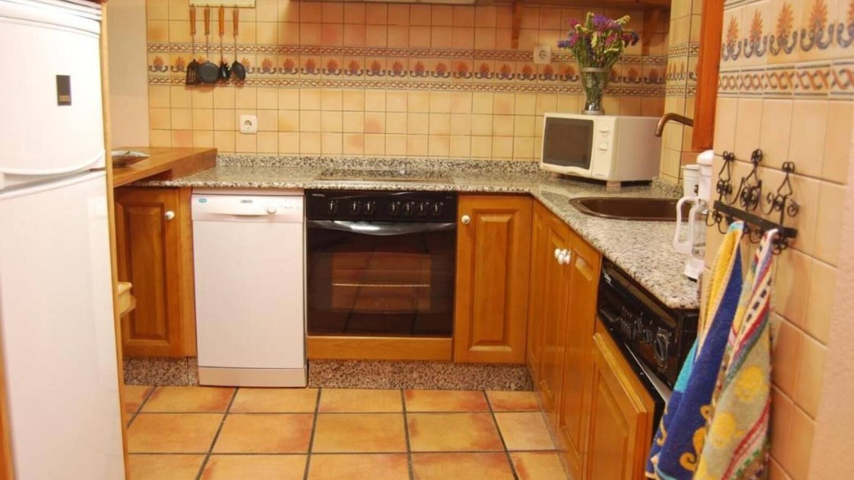 Molinaseca House | Country House 'La Torre De Babel' with Mountain View, Private Terrace and Wi-Fi