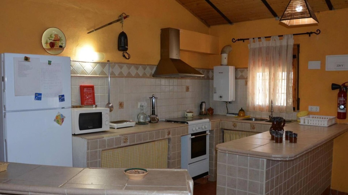 Camporrobles House | Country House 'Las Nogueras De Camporrobles' with Mountain View, Private Terrace and Wi-Fi