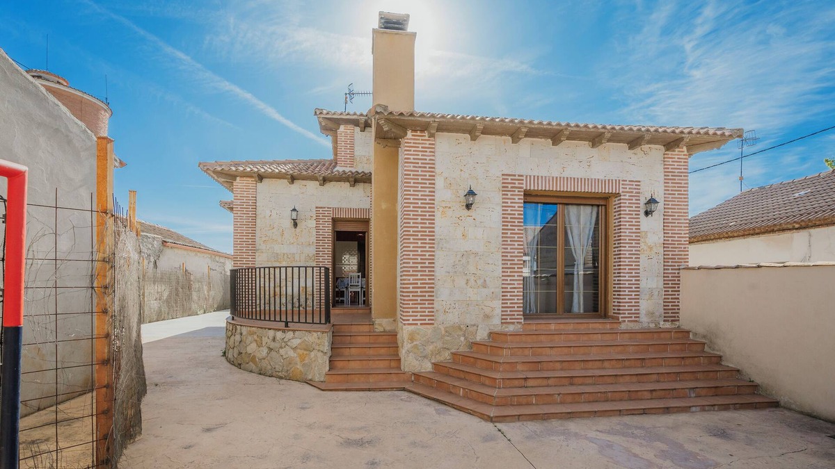 Coca House | Country House 'Los Alisos' with Private Pool, Private Terrace and Wi-Fi