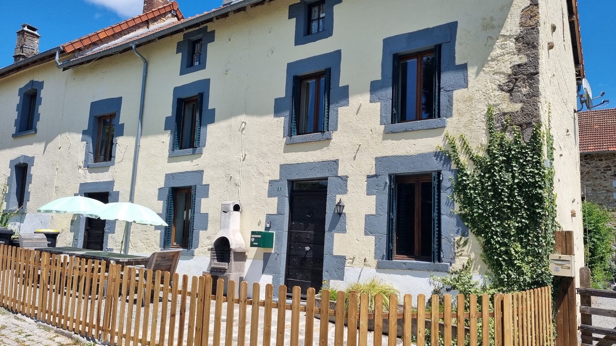 Janaillat House | Country House 'Meadow View - Grande Gîtes' with Private Pool, Private Terrace and Wi-Fi
