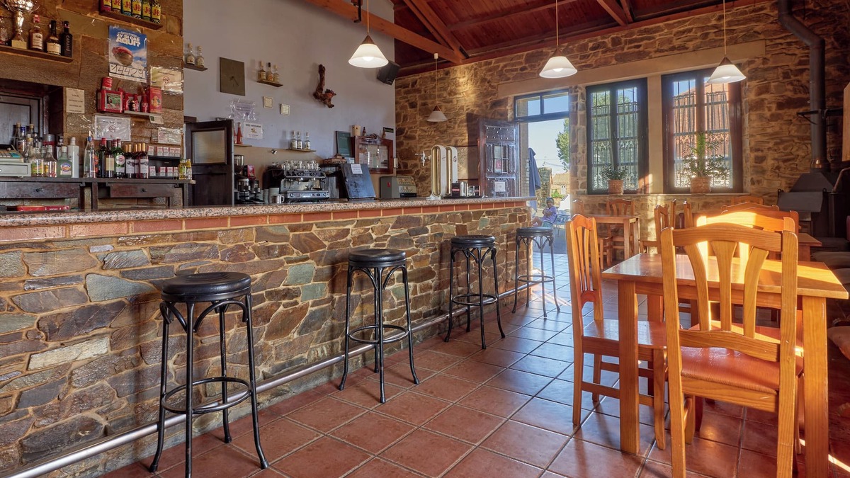 Luyego House | Country House 'Molino Del Arriero' with Mountain View, Private Terrace and Wi-Fi