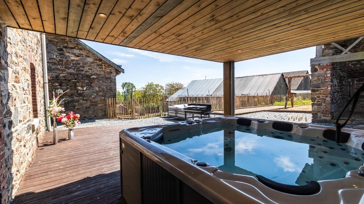Stoumont House | Country House near Coo Waterfalls with Jacuzzi