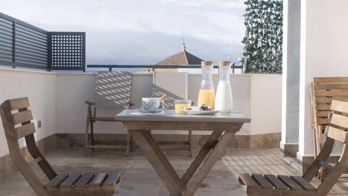 Madridejos House | Country House 'Posada Del Herrero' with Private Pool, Wi-Fi and Air Conditioning