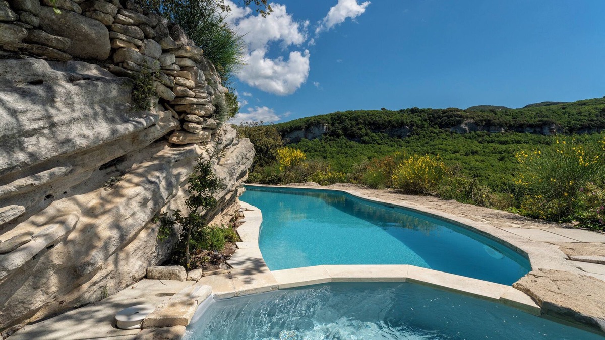 Bonnieux Villa | Country House 'Prieuré Saint Symphorien' with Private Pool, Private Terrace and Wi-Fi